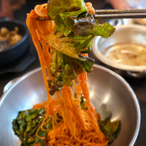 매콤비빔국수